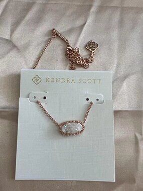 Kendra Scott necklace
